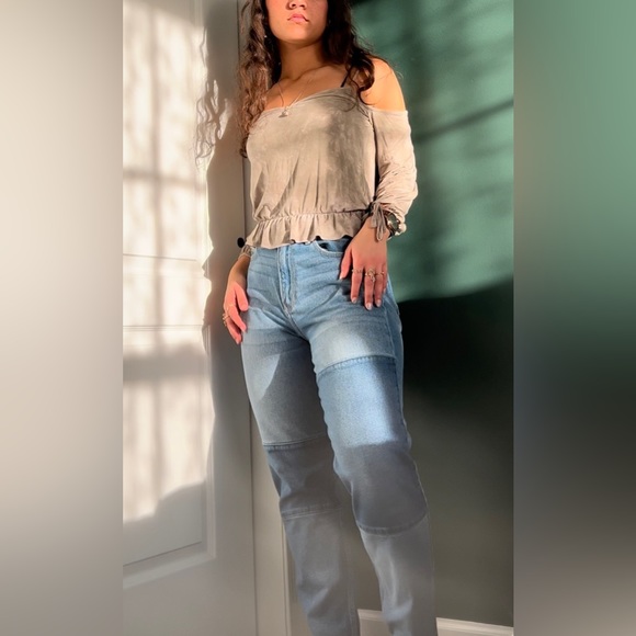 Tan American Eagle shoulder cut out top - Picture 3 of 7